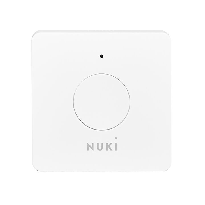 Nuki Opener convierte tu interfono en un sistema de acceso inteligente. En combinaci&oacute;n con Nuki Smart Lock, podr&aacute;s acceder sin necesidad de utilizar la llave, desde la puerta de entrada hasta la puerta principal de tu casa. Puedes instalar Nuki Opener t&uacute; mismo y en combinaci&oacute;n con Nuki Bridge abrir la puerta principal c&oacute;modamente a distancia. Tambi&eacute;n tienes la opci&oacute;n de establecer una ventana de tiempo definida en la que la puerta principal se abra autom&aacute;ticamente al tocar el timbre. De este modo, el servicio de entrega podr&aacute; dejar simplemente tu paquete delante de la puerta de tu piso.