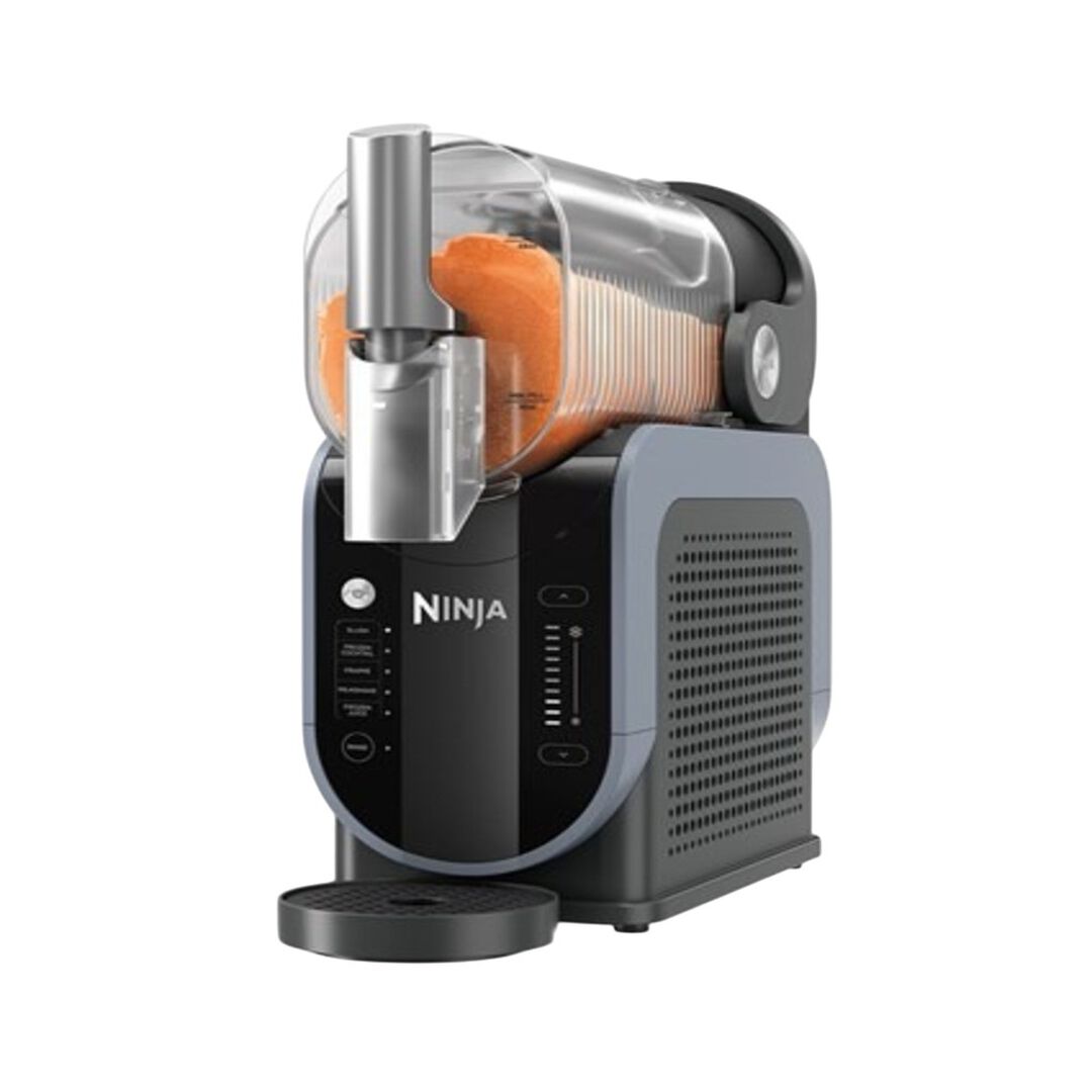 Adi&oacute;s licuadora, hola a la f&aacute;cil preparaci&oacute;n de bebidas heladas con la Ninja SLUSHi . Sin hielo, sin cuchillas afiladas, sin mezclar: solo verter, granizar y disfrutar.

Lleno de sabor

El l&iacute;quido se convierte en granizado, pero conserva todo su sabor con Ninja SLUSHi . Sin hielo adicional, por lo que no hay diluci&oacute;n, solo bebidas heladas con todo el sabor.