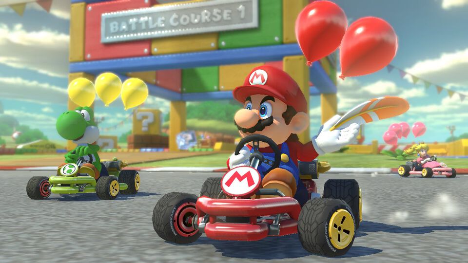 Este pack incluye el videojuego Mario Kart 8 Deluxe 
 
Video will open in a new window
Gracias a Nintendo Switch, los aficionados pueden disfrutar de la versión definitiva de Mario Kart 8 donde quieran y cuando quieran, incluso en partidas multijugador local para hasta ocho pilotos.
Los populares circuitos y personajes de la versión de Wii U están de vuelta, junto a los circuitos y personajes descargables, y además se unen a la parrilla personajes nuevos: Inkling chico e Inkling chica, de Splatoon; el Rey Boo; Huesitos y Bowsy. Por otra parte, el modo batalla se renueva por completo con la batalla de globos y el Bob-ombardeo, y con la inclusión de circuitos inéditos como el Parque Viaducto o el Estadio de Batalla, que se unen a viejos conocidos como la Mansión de Luigi (GCN) y el Circuito de Batalla 1 de Super Mario Kart (Super Nintendo Entertainment System). 
 Ahora se pueden llevar dos objetos simultáneamente, incluidos algunos de anteriores Mario Kart, como el ladrón de objetos Boo y la pluma, que permite saltar en las batallas. Además, los pilotos cuentan con la ayuda del nuevo volante inteligente, que ayuda a no salirse de la pista incluso en las pruebas de 200 cc. En modo televisor, el juego alcanza una resolución de 1080p.