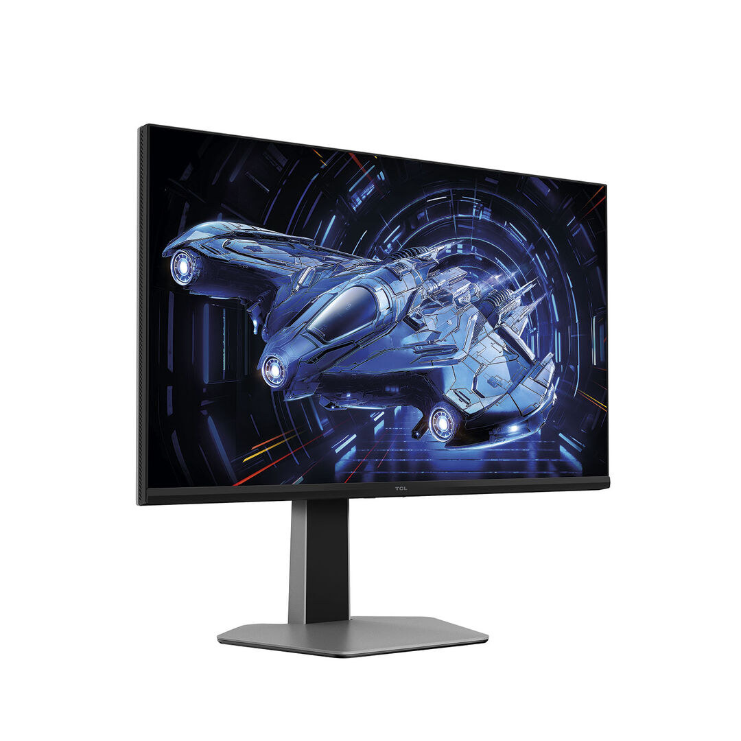 Eleva tu experiencia visual con el TCL 27G64, un monitor pensado para quienes buscan rendimiento, precisión y estilo en cada detalle. Con su pantalla plana QD-Mini LED de 27 pulgadas, disfrutarás de colores brillantes, negros profundos y un contraste impresionante gracias a sus 180 zonas de atenuación local y DisplayHDR600. Cada imagen se muestra con una nitidez sorprendente y una fidelidad de color profesional, con cobertura del 99% sRGB y 97% DCI-P3, y ΔE <2, ideal para diseñadores, creadores de contenido y gamers exigentes.

Su resolución QHD de 2560×1440 píxeles y frecuencia de actualización de 180 Hz aseguran un movimiento ultra fluido, mientras que el tiempo de respuesta de 1 ms GTG elimina el desenfoque, ofreciéndote la ventaja competitiva que necesitas en cada partida. Además, la tecnología FreeSync minimiza el desgarro de la imagen, creando una experiencia visual continua y sin interrupciones.

El TCL 27G64 combina rendimiento con diseño ergonómico: ajusta su altura hasta 125 mm, inclínalo de -5° a +15°, gíralo hasta 20° y colócalo en posición vertical con rotación de 90°. Compatible con VESA 100×100, se adapta a cualquier escritorio o soporte. Su conectividad avanzada incluye 2 puertos HDMI 2.1 (2K/144Hz), 1 DisplayPort 1.4 (2K/180Hz) y conector para auriculares, garantizando compatibilidad con consolas, PCs y periféricos.

El TCL 27G64 no es solo un monitor, es la combinación perfecta de tecnología, ergonomía y estilo, pensado para que trabajes, juegues y crees con la mejor calidad de imagen y la máxima comodidad.