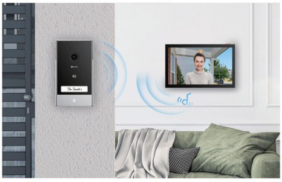 Dise&ntilde;ado para facilitar las comunicaciones en la puerta de entrada de los hogares modernos. El EZVIZ Smart Home Video Intercom integra de forma innovadora la funcionalidad de un timbre de v&iacute;deo y c&aacute;mara 2 en 1, un monitor t&aacute;ctil de 7 pulgadas y el tel&eacute;fono m&oacute;vil del usuario. Ahora, los propietarios pueden disfrutar de una visi&oacute;n impresionante gracias al v&iacute;deo 2K y al amplio campo de visi&oacute;n, al tiempo que gestionan f&aacute;cilmente el acceso a la puerta con un simple toque en el monitor o a trav&eacute;s de la aplicaci&oacute;n EZVIZ de forma remota.
