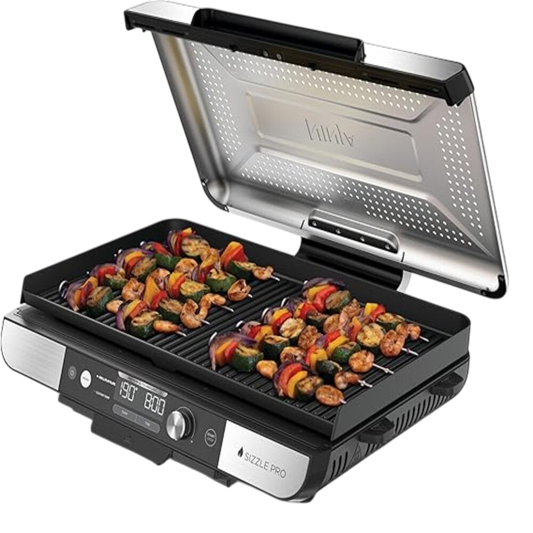 Vers&aacute;til parrilla y plancha de capacidad extra-grande, para unas 8-10 personas, con detecci&oacute;n digital inteligente de temperatura, con calor m&aacute;ximo hasta 260&deg;C, cocina de borde a borde de forma uniforme permitiendo usar completamente la superficie de la parrilla. Placas antiadherentes, intercambiables y de f&aacute;cil limpieza.