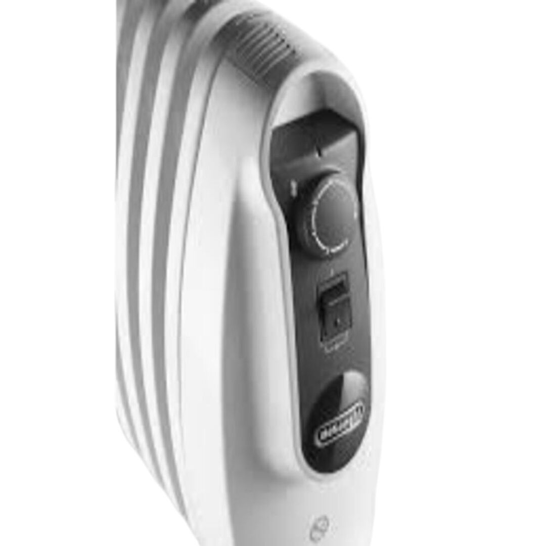 El radiador de aceite De'Longhi TRN0505M es un dispositivo de calefacción eficiente y seguro, diseñado para proporcionar un rendimiento óptimo. Incorpora un termostato de seguridad que asegura un uso sin riesgos y cuenta con la tecnología Real Energy, que permite un consumo energético optimizado El radiador de aceite De'Longhi TRN0505M es un dispositivo de calefacción eficiente y seguro, diseñado para proporcionar un rendimiento óptimo. Incorpora un termostato de seguridad que asegura un uso sin riesgos y cuenta con la tecnología Real Energy, que permite un consumo energético optimizado