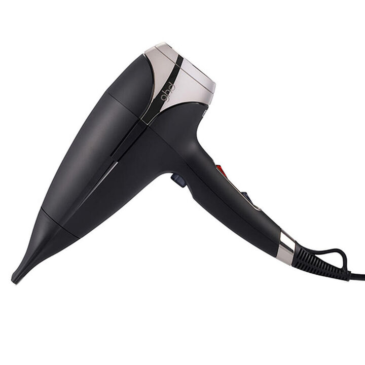 Revoluciona tu rutina diaria de peinado con el secador profesional ghd helios blanco. Consigue m&aacute;s brillo a la vez que reduces dr&aacute;sticamente el tiempo de secado.