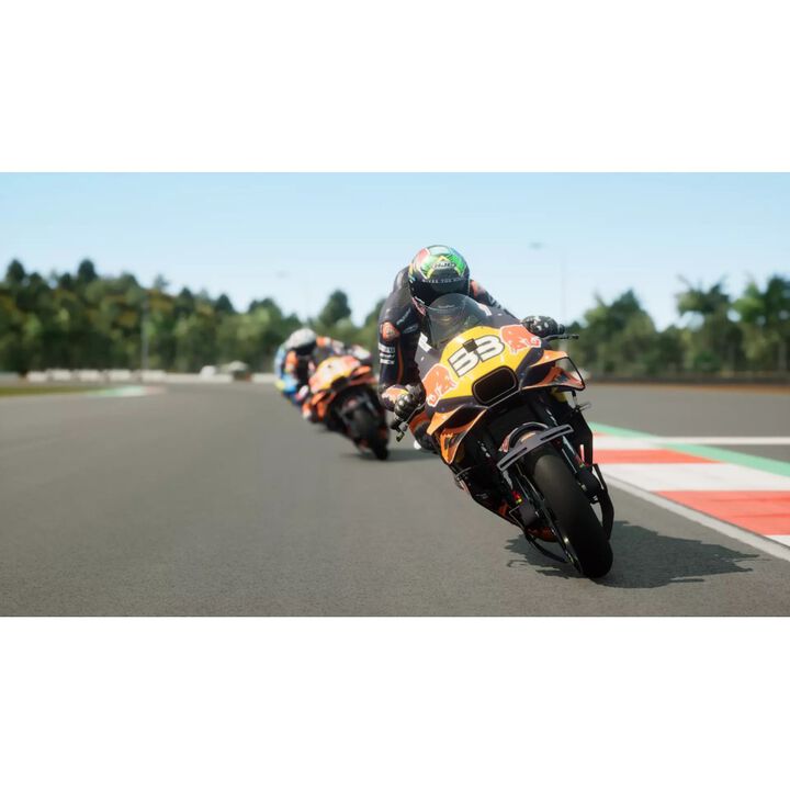 MOTOGP26 SWITCH2 CAJA CON C&Oacute;DIGO DE DESCARGA DIGITAL PARA NINTENDO SWITCH 2 VERSI&Oacute;N ESPA&Ntilde;OLA GARANT&Iacute;A EUROPEA EUROPEAN WARRANTY

EL CAMPEONATO OFICIAL DE 2026

Vive la intensidad completa del Campeonato de MotoGP 2026 con todos los pilotos, equipos, motos y circuitos oficiales de una forma m&aacute;s aut&eacute;ntica: por primera vez, los resultados reales actualizan din&aacute;micamente las Valoraciones de Pilotos, influyendo  directamente en el rendimiento durante el juego durante toda la temporada. S&uacute;bete al centro de atenci&oacute;n y sigue tu camino con deslumbrantes Cartas Coleccionables que celebran tu progreso.

F&Iacute;SICA RENOVADA PARA EL CONTROL TOTAL

Salta directamente a la acci&oacute;n con la Arcade Experience o sum&eacute;rgete en la simulaci&oacute;n pura con la Pro Experience, ambas soportadas por tutoriales, dificultad adaptativa y ayudas neuronales. Disfruta de un sistema de f&iacute;sica renovado basado en un  nuevo modelo de manejo basado en el piloto: el movimiento de tu cuerpo en la moto importa m&aacute;s que nunca, ofreciendo un mayor control y una sensaci&oacute;n de conducci&oacute;n m&aacute;s aut&eacute;ntica.

UNA CARRERA M&Aacute;S PROFUNDA

Construye tu legado de novato a leyenda con un piloto personalizado o revive y remodela la carrera de una estrella oficial de MotoGP . Tu trayectoria evoluciona temporada tras temporada a trav&eacute;s de negociaciones contractuales, din&aacute;micas del  mercado de pilotos y ruedas de prensa que moldean tu futuro. Tus palabras a los medios influyen en los desaf&iacute;os que se avecinan, mientras que tu colaboraci&oacute;n con los equipos impulsa el desarrollo de la moto. Cada decisi&oacute;n pasa a formar parte de tu historia.

ENTRENAR Y EXPERIMENTAR

Al&eacute;jate del paddock y explora nuevas formas de montar. Entrena con las disciplinas Motard, Flat Track y Minibike, o sal al circuito con Production Bikes, modelos que aparecen en eventos de marca &uacute;nica con f&iacute;sica dedicada.