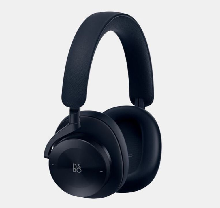 Auriculares premium over-ear Beoplay H95 Navy con sonido de alta precisi&oacute;n, drivers de titanio de 40 mm y cancelaci&oacute;n activa de ruido adaptable con 5 niveles. Dise&ntilde;o exclusivo de Bang & Olufsen que combina lujo, comodidad y una experiencia de escucha excepcional en cualquier entorno.