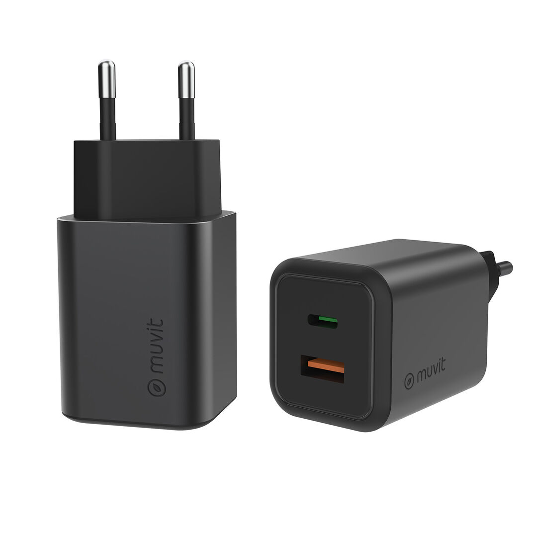 Cargador de pared USB + Tipo C PD 45W, dise&ntilde;ado para quienes necesitan rendimiento y sostenibilidad. Carga r&aacute;pida y simult&aacute;nea de dosdispositivos, ideal para smartphones, tablets y port&aacute;tiles compatibles.Fabricado en aluminio reciclado, con dise&ntilde;o compacto y embalaje 100%reciclable.