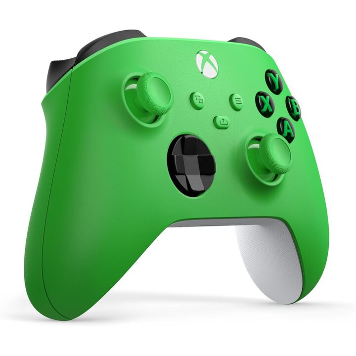 Mando inal&aacute;mbrico Xbox VERDE

Con&eacute;ctate y juega

Disfruta del dise&ntilde;o modernizado del mando inal&aacute;mbrico Xbox, con superficies esculpidas y una geometr&iacute;a refinada para una mayor comodidad durante el juego. Juega de forma inal&aacute;mbrica o usa un cable USB-C (no incluido) para disfrutar de una experiencia de juego con cable. Mant&eacute;n el objetivo con un mando de direcci&oacute;n h&iacute;brido y agarre texturizado en los gatillos, botones y funda trasera.*

Mant&eacute;n el objetivo

Disfruta de la comodidad y sensaci&oacute;n mejoradas del nuevo Mando inal&aacute;mbrico Xbox, con un agarre texturizado en los gatillos, botones y funda trasera.

Bot&oacute;n Compartir

Captura y comparte contenido sin problemas con el bot&oacute;n Compartir.

Bluetooth&reg;

Juega a tus t&iacute;tulos favoritos en Xbox Series X, Xbox Series S, Xbox One, PC Windows, Android e iOS.*

Conectividad

Con&eacute;ctate a las consolas Xbox con la tecnolog&iacute;a inal&aacute;mbrica de Xbox o mediante el cable USB-C de 2,7 m que viene incluido. Con&eacute;ctate de forma inal&aacute;mbrica a PC Windows 10/11, tabletas y dispositivos Android e iOS mediante Bluetooth
Compatible con:

Xbox Series X, Xbox Series S, Xbox One, Windows 10/11, Android e iOS.*

*Compatible con determinados dispositivos y versiones del sistema operativo; m&aacute;s informaci&oacute;n en xbox.com/controller-compatibility. La duraci&oacute;n de la bater&iacute;a var&iacute;a significativamente en funci&oacute;n de los cascos, los accesorios adicionales, el uso y otros factores. Las pruebas realizadas por Microsoft utilizan pilas est&aacute;ndar AA en unidades de preproducci&oacute;n. La asignaci&oacute;n de botones est&aacute; disponible a trav&eacute;s de la app Accesorios de Xbox para Xbox Series X|S, Xbox One y Windows 10/11; la app para Windows 10/11 requiere un cable USB-C compatible.