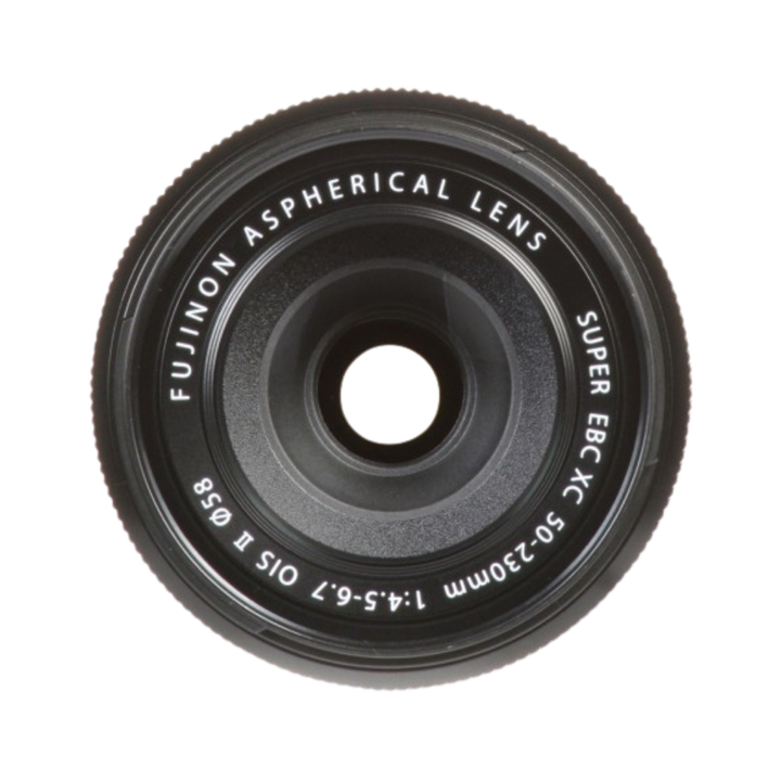 <p>El Fujifilm XC 50-230mm F4.5-6.7 OIS II ofrece una versatilidad excepcional respecto al modelo previo, con un rango de zoom extensivo que garantiza un rendimiento &oacute;ptico sobresaliente. 📡 Su estabilizaci&oacute;n de imagen &oacute;ptica minimiza vibraciones y evita empa&ntilde;amientos incluso en tomas a largas distancias o en condiciones de baja luminosidad, asegurando resultados n&iacute;tidos y profesionales.</p><p>Este potente objetivo de zoom cubre un rango de 50-230mm, equivalente a 76-350mm en formato de 35mm, ofreciendo excelentes propiedades &oacute;pticas. Gracias a su elemento de vidrio asf&eacute;rico y otro de extra baja dispersi&oacute;n, pr&aacute;cticamente elimina las aberraciones crom&aacute;ticas. Su construcci&oacute;n &oacute;ptica se compone de 13 elementos distribuidos en 10 grupos, optimizados para una calidad de imagen superior.</p><p>El XC 50-230mm F4.5-6.7 OIS II incorpora un motor escalado de alta precisi&oacute;n que proporciona un autoenfoque r&aacute;pido y silencioso, ideal para capturar sujetos en movimiento y grabar v&iacute;deos con fluidez. Su dise&ntilde;o renovado reduce distorsiones y aberraciones crom&aacute;ticas en todo el rango de zoom, ofreciendo colores m&aacute;s precisos y resultados m&aacute;s brillantes. Es totalmente adecuado para c&aacute;maras Fujifilm de formato APS-C.</p><p>⭐ Caracter&iacute;sticas de Fujifilm XC 50-230mm F4.5-6.7 OIS II Negro.</p><ul><li>🔭 Rango de zoom largo equivalente a 76-350mm en 35mm.</li><li>📡 Estabilizaci&oacute;n de imagen con eficacia de hasta 3.5 pasos.</li><li>🔗 Compatibilidad total con c&aacute;maras Fujifilm de Montura X.</li><li>⚙️ Modo Macro para capturas detalladas.</li><li>📐 Construcci&oacute;n &oacute;ptica de 13 elementos en 10 grupos.</li><li>⚙️ Apertura m&aacute;xima F4.5 - 6.7.</li><li>📐 Diafragma redondeado de siete hojas para un bokeh suave.</li><li>🔭 Elemento asf&eacute;rico y otro de extra baja dispersi&oacute;n para minimizar aberraciones.</li><li>📐 Tama&ntilde;o de filtro de 58mm.</li><li>⚙️ Motor escalado de alta precisi&oacute;n con autoenfoque veloz y mecanismo de zoom silencioso.</li></ul>