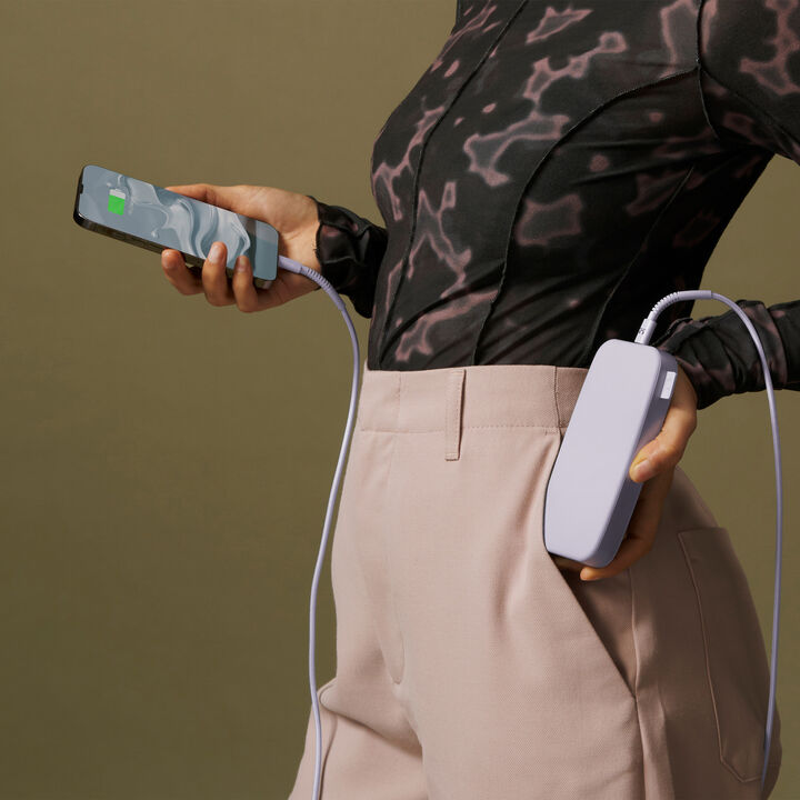 Nuestros últimos Powerbanks tienen un diseño suave y, gracias a la función de carga rápida, son más rápidos que nunca. Con 20W Power Delivery sus dispositivos estarán listos para funcionar antes de que se de cuenta. El Powerbank 18000 mAh puede cargar su teléfono hasta 6 veces y su tablet hasta 3 veces. 

· Carga ultrarrápida con suministro de energía de 20 W 

· Carga hasta el 50% en 30 min 

· 6 características de seguridad 

· Aprobado para avión