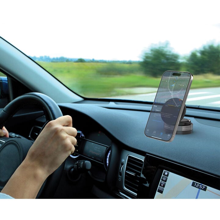 Tener el móvil bien sujeto es importante para poder darle un buen uso, ya sea trabajando o conduciendo. Por eso en muvit hemos desarrollado este soporte portátil para que puedas usar el móvil cómodamente en cualquier sitio. Tanto en el coche, como sentado en la mesa mientras trabajas o miras las redes sociales, este soporte es el complemento perfecto. Muy práctico y al ser plegable puede caber en cualquier bolsillo. Tener el móvil bien sujeto es importante para poder darle un buen uso, ya sea trabajando o conduciendo. Por eso en muvit hemos desarrollado este soporte portátil para que puedas usar el móvil cómodamente en cualquier sitio. Tanto en el coche, como sentado en la mesa mientras trabajas o miras las redes sociales, este soporte es el complemento perfecto. Muy práctico y al ser plegable puede caber en cualquier bolsillo.