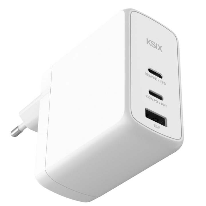 Potencia extrema en un dise&ntilde;o compacto. Con 100W de potencia total, el KSIX 100W es el cargador definitivo para todos tus dispositivos. Su doble puerto USB-C y puerto USB-A lo convierten en una opci&oacute;n vers&aacute;til y eficiente para port&aacute;tiles, tablets, smartphones y m&aacute;s. Gracias a sus tecnolog&iacute;as GaN, Power Delivery 3.0 y PPS, obtendr&aacute;s cargas ultrarr&aacute;pidas y seguras en cualquier momento.