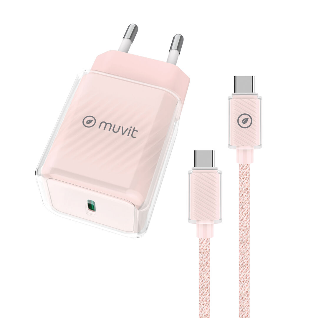 Este pack de cable y cargador es el complemento perfecto para tu smartphone. Con un dise&ntilde;o compacto que cabe en cualquier bolsillo, el cargador de 30W hecho con pl&aacute;stico reciclado te permite cargar tus dispositivos de forma r&aacute;pida y el cable recubierto de cuerda le aporta dureza y rigidez sin sacrificar en flexibilidad. El cable tipo C permite cargar todos los smartphones de forma universal independientemente de la marca.