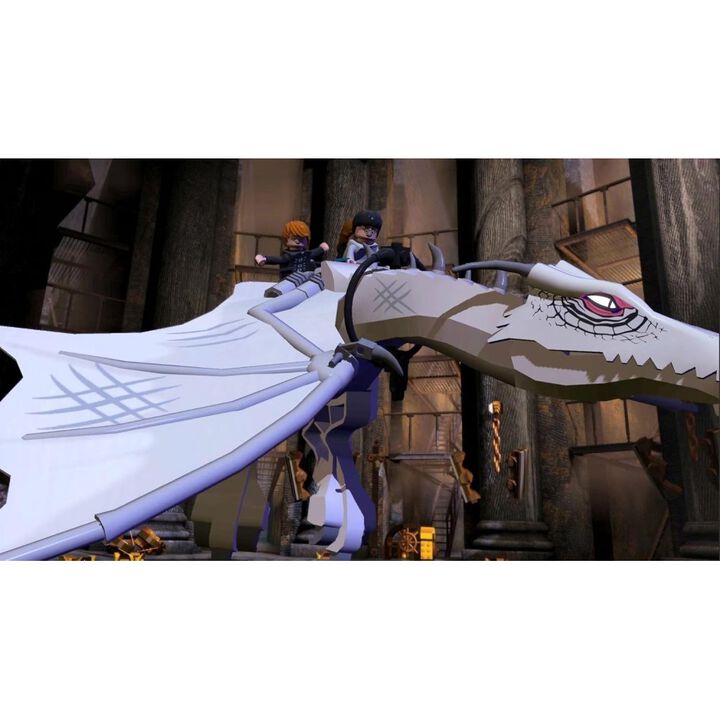 LEGO HARRY POTTER COLLECTION PS5 JUEGO F&Iacute;SICO PARA PLAYSTATION 5 VERSI&Oacute;N ESPA&Ntilde;OLA GARANT&Iacute;A EUROPEA EU WARRANTY

Desde el dormitorio bajo la escalera en el n&uacute;mero cuatro de Privet Drive hasta la batalla final contra &ldquo;el-que-no-debe-ser-nombrado&rdquo; en Hogwarts, regresa al mundo m&aacute;gico creado por J. K. Rowling desde una perspectiva diferente con Lego Harry Potter para PlayStation 5 y Xbox Series X, una remasterizaci&oacute;n para nueva generaci&oacute;n que incluye los juegos Lego Harry Potter A&ntilde;os 1-4 y Lego Harry Potter A&ntilde;os 5-7 con gr&aacute;ficos, escenarios, efectos visuales e iluminaci&oacute;n completamente mejorados. Adem&aacute;s, esta edici&oacute;n definitiva para las nuevas consolas incluye un pack extra de diez personajes y un pack de cinco hechizos que te permitir&aacute;n transferir a tus personajes en cosas poco convencionales como patos o calabazas.

Aprende hechizos cl&aacute;sicos mientras asistes a clases y exploras todo el Colegio Hogwarts de Magia y Hechicer&iacute;a, as&iacute; como sus alrededores, y visita los escenarios m&aacute;s emblem&aacute;ticos de Harry Potter como el Callej&oacute;n Diagon, el Ministerio de Magia o el Valle de Godric mientras consigues montones de ladrillos dorados en niveles que mezclan plataformas cl&aacute;sicas con puzles y construcciones de LEGO.

S&uacute;bete al Hogwarts Express y repasa los acontecimientos de los cuatro primeros a&ntilde;os en La Piedra Filosofal, La C&aacute;mara Secreta, El Prisionero de Azkaban y el C&aacute;liz de Fuego con el humor cl&aacute;sico de los videojuegos de LEGO y contin&uacute;a hasta el &eacute;pico cierre de la saga en los tres &uacute;ltimos a&ntilde;os con La Orden del F&eacute;nix, El Misterio del Pr&iacute;ncipe y Las Reliquias de la Muerte Parte 1 y 2. &iexcl;Toda la historia del "ni&ntilde;o que sobrevivi&oacute;" al estilo LEGO!

CARACTER&Iacute;STICAS:
&bull; Resoluci&oacute;n nativa 4K
&bull; Retroalimentaci&oacute;n h&aacute;ptica
&bull; Mapas de sombras de alta resoluci&oacute;n
&bull; Mejora de efectos posteriores
&bull; 60fps
&bull; Incluye todos los DLCs anteriores.