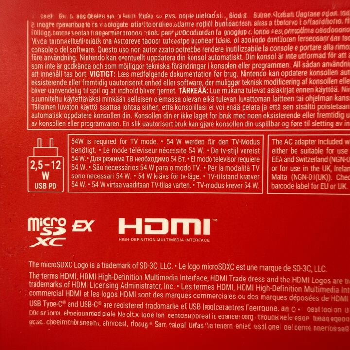 Descripci&oacute;n
CONSOLA NINTENDO SWITCH 2 + JUEGO ANIMAL CROSSING NINTENDO SWITCH 2 EDITION + PAREJA JOYCON 2 VERSI&Oacute;N ESPA&Ntilde;OLA GARANT&Iacute;A EUROPEA EU WARRANTY

Nintendo Switch 2 incluye:

&bull; Una consola Nintendo Switch 2

&bull; Mandos Joy-Con 2 (izquierdo y derecho)

&bull; Un soporte para mandos Joy-Con 2

&bull; Correas de los mandos Joy-Con 2

&bull; Una base de Nintendo Switch 2

&bull; Un cable HDMI de ultra alta velocidad

&bull; Un adaptador de corriente de Nintendo Switch 2

&bull; Un cable USB-C de carga

&bull; JUEGO COMPLETO ANIMAL CROSSING SWITCH 2 EDITION en formato de juego f&iacute;sico

&bull; JOY-CON 2 (pareja - Azul claro/Rojo claro) para Nintendo Switch 2

Con GameChat, todo el mundo podr&aacute; jugar en compa&ntilde;&iacute;a de nuevas maneras

Gracias a la nueva funci&oacute;n en l&iacute;nea GameChat*2, los usuarios podr&aacute;n jugar y hablar entre ellos como si estuvieran todos en la misma habitaci&oacute;n, sin importar la distancia que los separe en la realidad. Ya se trate de celebrar una victoria como simplemente de pasarse a saludar, con GameChat los usuarios tendr&aacute;n la sensaci&oacute;n de que sus amigos en l&iacute;nea del mundo entero est&aacute;n justo a su lado. Tras configurar GameChat, los usuarios solo tienen que pulsar el bot&oacute;n C situado en el mando Joy-Con 2 derecho para empezar un chat con sus amigos en cualquier momento. Mediante el micr&oacute;fono integrado de la consola, hasta 12 personas en distintas ubicaciones pueden comunicarse a trav&eacute;s del chat de voz mientras juegan. Adem&aacute;s, hasta cuatro personas pueden compartir sus pantallas y, si conectan una c&aacute;mara USB-C compatible, como la c&aacute;mara de Nintendo Switch 2 (a la venta por separado), tambi&eacute;n podr&aacute;n disfrutar del chat de v&iacute;deo y verse las caras mientras juegan y dan rienda suelta a todo su entusiasmo. Si m&aacute;s personas desean unirse a la sesi&oacute;n, solo podr&aacute;n hacerlo por medio del chat de voz. Hasta el 31 de marzo de 2026, se podr&aacute; disfrutar de GameChat sin necesidad de tener una suscripci&oacute;n a Nintendo Switch Online. Pasada esa fecha, ser&aacute; necesario contar con una suscripci&oacute;n.

Un mont&oacute;n de funciones y experiencias nuevas

Una pantalla m&aacute;s grande y con colores intensos que permite mostrar el movimiento con mayor fluidez Nintendo Switch 2 cuenta con una pantalla LCD de 7,9 pulgadas y 1080p que muestra im&aacute;genes en alta definici&oacute;n total (Full HD), aunque la consola sigue teniendo el mismo grosor que Nintendo Switch. Incluso en el modo port&aacute;til, Nintendo Switch 2 ofrece una experiencia de juego intensa y detallada, as&iacute; como gr&aacute;ficos fluidos que permiten ver en todo detalle los movimientos de los personajes y sus variadisimas expresiones faciales.

Los mandos Joy-Con 2 se acoplan a la consola con toda facilidad

Los mandos Joy-Con 2 son los mandos totalmente redise&ntilde;ados de Nintendo Switch 2 y se acoplan magn&eacute;ticamente a la consola. Ambos mandos se pueden usar a modo de rat&oacute;n desliz&aacute;ndolos sobre superficies como una mesa o el regazo de los jugadores para hacer una gran variedad de cosas, como por ejemplo, apuntar a los objetivos en ciertos juegos.

Un soporte que puede ajustarse en distintos &aacute;ngulos y un nuevo puerto USB-C

Los usuarios pueden ajustar el &aacute;ngulo del nuevo soporte situado en la parte trasera de NintendoSwitch 2 para jugar en la posici&oacute;n que m&aacute;s les apetezca. Mientras que Nintendo Switch solo cuenta con un puerto USB-C en la parte inferior de la consola, Nintendo Switch 2 a&ntilde;ade otro en

la parte superior, lo que permite a los jugadores usar el adaptador de corriente incluido con la consola para cargarla mientras juegan en el modo sobremesa.Tambi&eacute;n es posible conectar una c&aacute;mara USB-C compatible, como la c&aacute;mara de Nintendo Switch 2, para disfrutar del chat de

v&iacute;deo en GameChat.

Gran velocidad de procesamiento y rendimiento mejorado de los gr&aacute;ficos

El rendimiento de la CPU (unidad de procesamiento central) y la GPU (unidad de procesamiento de gr&aacute;ficos) de Nintendo Switch 2 se ha mejorado considerablemente con respecto a Nintendo Switch, lo que se traduce en una mayor velocidad de procesamiento y un aspecto visual

optimizado en los juegos. Tambi&eacute;n permite mostrar gr&aacute;ficos m&aacute;s detallados y acortar los tiempos de carga.

Sonido n&iacute;tido y audio espacial en 3DEn Nintendo Switch 2, el sonido es m&aacute;s definido y natural, con un equilibrio incluso mejor entre los rangos de frecuencia del audio. Cuando los usuarios jueguen en el modo port&aacute;til o en el modo sobremesa, podr&aacute;n disfrutar de los juegos con un sonido a&uacute;n m&aacute;s inmersivo y tridimensional.

Memoria interna de 256 GB

Nintendo Switch 2 dispone de 256 GB de memoria interna, ocho veces m&aacute;s que Nintendo Switch, para almacenar, entre otras cosas, juegos digitales y datos de guardado. En el caso de que se necesite almacenamiento adicional, Nintendo Switch 2 utiliza exclusivamente tarjetas microSD Express, que permiten leer datos a mayor velocidad en comparaci&oacute;n con modelos previos de tarjetas microSD.

Es posible jugar a t&iacute;tulos de Nintendo Switch en Nintendo Switch 2

En Nintendo Switch 2 se puede jugar tanto a t&iacute;tulos de Nintendo Switch 2 como a t&iacute;tulos compatibles de Nintendo Switch, ya sea en formato f&iacute;sico o digital. Es posible que algunos t&iacute;tulos de Nintendo Switch sean incompatibles o no compatibles en su totalidad con Nintendo Switch 2.

Los mandos Joy-Con y otros perif&eacute;ricos de Nintendo Switch, -como el mando Pro de Nintendo Switch, tambi&eacute;n se podr&aacute;n usar con Nintendo Switch 2 al conectarlos a la consola de manera inal&aacute;mbrica. En la p&aacute;gina web de Nintendo hay m&aacute;s informaci&oacute;n disponible sobre la compatibilidad con juegos y accesorios de Nintendo Switch.

La nueva base de Nintendo Switch 2

Si los usuarios conectan la base de Nintendo Switch 2 al televisor, podr&aacute;n disfrutar de hasta 120 fps y de una resoluci&oacute;n de hasta 4K en juegos y televisores compatibles.

M&uacute;ltiples personas pueden jugar a un mismo t&iacute;tulo con GameShare

Gracias a GameShare, una nueva funci&oacute;n de Nintendo Switch 2, los usuarios podr&aacute;n compartir un t&iacute;tulo para jugarlo con otras personas, incluso si estas no disponen de una copia del juego en cuesti&oacute;n. Por ejemplo, si una persona tiene una consola Nintendo Switch 2 y un juego compatible con GameShare, puede establecer la comunicaci&oacute;n local con las consolas Nintendo Switch 2 o Nintendo Switch de otros usuarios para invitarlos a jugar a dicho t&iacute;tulo de manera temporal. Si GameShare se usa entre consolas Nintendo Switch 2, tambi&eacute;n es posible utilizar GameChat durante partidas en l&iacute;nea para que los usuarios charlen con los dem&aacute;s mientras juegan a un mismo t&iacute;tulo.

Las tarjetas de juego virtuales aportan ventajas al uso de los juegos digitales

Las tarjetas de juego virtuales permiten a los usuarios gestionar f&aacute;cilmente los juegos digitales que tengan, jugarlos en dos consolas diferentes o incluso prest&aacute;rselos entre ellos. En la secci&oacute;n de la consola dedicada a las tarjetas de juego virtuales se muestran todos los juegos digitalesque un usuario ha adquirido con su cuenta Nintendo, lo que facilita acceder a ellos y cargarlos en la consola. Una vez que se cargue la tarjeta de juego virtual en una consola, cualquier usuario de la misma podr&aacute; jugar al juego incluso cuando la consola no est&eacute; conectada a internet. Adem&aacute;s, gracias a las tarjetas de juego virtuales los miembros de un mismo grupo familiar de la cuenta Nintendo pueden prestarse juegos entre s&iacute; por medio de la comunicaci&oacute;n local.
JOY-CON 2 PAREJA - AZUL CLARO/ROJO CLARO PARA NINTENDO SWITCH 2 VERSI&Oacute;N ESPA&Ntilde;OLA GARANT&Iacute;A EUROPEA EU WARRANTY

Pack de 2 Joy-Con 2 para la consola Nintendo Switch 2, actualizados para que sea mucho m&aacute;s f&aacute;cil el control del movimiento, vibraci&oacute;n HD 2 y el nuevo bot&oacute;n C para acceder f&aacute;cilmente a GameChat, adem&aacute;s de usar el nuevo modo rat&oacute;n en juegos compatibles.

Este juego de mandos incluye dos Joy-Con 2 (uno derecho y uno izquierdo), junto con un par de correas. Es perfecto para jugar en modo multijugador local con otra persona en t&iacute;tulos compatibles.

Los mandos tienen aceler&oacute;metro, giroscopio, sensor del rat&oacute;n, un tiempo de carga de aproximadamente 3,5 horas y una duraci&oacute;n de la bater&iacute;a de aproximadamente de 20 horas.

Especificaciones:

    Peso Aproximadamente 66 g
    Tama&ntilde;o Aproximadamente 116 mm &times; 14,4 mm &times; 30,7 mm
    Bater&iacute;a interna Bater&iacute;a de ion de litio; capacidad de la bater&iacute;a: 500 mAh.
    Conectividad Bluetooth
    Botones 
    Palanca izquierda (se puede pulsar)
    Botones direccionales y L, ZL, SL, SR y &minus;
    Bot&oacute;n de captura
    Bot&oacute;n de extracci&oacute;n
    Bot&oacute;n SYNC

ANIMAL CROSSING NEW HORIZONS NINTENDO SWITCH 2 EDITION JUEGO F&Iacute;SICO PARA NINTENDO SWITCH2 VERSI&Oacute;N ESPA&Ntilde;OLA GARANT&Iacute;A EUROPEA EUROPEAN WARRANTY

Caracter&iacute;sticas de la versi&oacute;n Nintendo Switch 2 Edition:

Incluye:

    Resoluci&oacute;n mejorada.
    Compatibilidad con el modo rat&oacute;n.
    Un nuevo objeto: el meg&aacute;fono.
    Funciones multijugador mejoradas.
    Juego de Nintendo Switch: Animal Crossing: New Horizons.

Solamente se puede jugar a Animal Crossing: New Horizons &ndash; Nintendo Switch 2 Edition en Nintendo Switch 2. Si insertas la tarjeta de juego en una consola Nintendo Switch, podr&aacute;s jugar a la versi&oacute;n del juego para dicha consola, aunque no tendr&aacute;s acceso a las funciones adicionales exclusivas de la versi&oacute;n Nintendo Switch 2 Edition.

Si ya tienes una copia de Animal Crossing: New Horizons para Nintendo Switch, puedes comprar el paquete de mejora para jugar a la versi&oacute;n Nintendo Switch 2 Edition.

ANIMAL CROSSING NEW HORIZONS NINTENDO SWITCH 2 EDITION

Video will open in a new window

&iexcl;Te damos la bienvenida al Plan de Asentamiento en Islas Desiertas!

&iexcl;M&aacute;s all&aacute; del horizonte te aguarda una nueva vida la mar de relajada! Desciende del avi&oacute;n y pon pie en tu propia isla desierta, donde har&aacute;s nuevos amigos y descubrimientos, y podr&aacute;s disfrutar de mil oportunidades.

Nuevas maneras de jugar

&iexcl;La versi&oacute;n Nintendo Switch 2 Edition de Animal Crossing: New Horizons aprovecha las caracter&iacute;sticas &uacute;nicas de la consola para ofrecerte a&uacute;n m&aacute;s maneras de disfrutar de tu para&iacute;so insular!

Tu isla tiene mejor aspecto que nunca

Gracias a la resoluci&oacute;n mejorada de 4K de la versi&oacute;n Nintendo Switch 2 Edition, &iexcl;tu isla y los residentes se ven con incluso m&aacute;s nitidez que antes!
Saca tu lado creativo con el modo rat&oacute;n

Usa el intuitivo modo rat&oacute;n de los mandos Joy-Con 2 para redecorar tu hogar, organizar el mobiliario y crear dise&ntilde;os personalizados e incluso mensajes para el tabl&oacute;n de anuncios.
Un meg&aacute;fono para que se te oiga alto y claro

&iexcl;Hay un nuevo objeto a la venta en MiniNook! Se trata del meg&aacute;fono, con el que podr&aacute;s localizar al instante a cualquier residente de la isla, por lejos que est&eacute;. &iexcl;Solo tienes que gritar su nombre a los cuatro vientos usando el micr&oacute;fono integrado de Nintendo Switch 2!
&iexcl;Juega con m&aacute;s amigos a la vez!

En la versi&oacute;n Nintendo Switch 2 Edition del juego, hasta 12 personas pueden reunirse en una misma isla a trav&eacute;s de internet, y hasta 8 pueden hacerlo mediante la comunicaci&oacute;n inal&aacute;mbrica.

Adem&aacute;s, gracias a GameChat podr&aacute;s conversar con tus amigos mientras juegas con ellos y, al conectar una c&aacute;mara USB-C compatible, como la c&aacute;mara de Nintendo Switch 2 (a la venta por separado), &iexcl;ser&aacute; posible ver las reacciones de los jugadores durante la partida!

Notas:
Se requiere un televisor compatible con una resoluci&oacute;n de 4K para disfrutar de los gr&aacute;ficos mejorados.
Es posible que se requieran accesorios, juegos y/o consolas adicionales (a la venta por separado) para el modo multijugador.
Para utilizar los servicios en l&iacute;nea, es necesario crear una cuenta Nintendo y aceptar el contrato correspondiente. Se aplica la pol&iacute;tica de privacidad de la cuenta Nintendo. Es necesario disponer de conexi&oacute;n a internet y de una suscripci&oacute;n de pago a Nintendo Switch Online. Para utilizar la funci&oacute;n GameChat, es necesario registrar un n&uacute;mero de tel&eacute;fono m&oacute;vil. Para que los ni&ntilde;os puedan usar GameChat, deben contar con la autorizaci&oacute;n de un padre, madre o tutor mediante la aplicaci&oacute;n Control parental de Nintendo Switch. Algunos servicios en l&iacute;nea podr&iacute;an no estar disponibles en todos los pa&iacute;ses. Para usar el chat de v&iacute;deo y ciertas funciones de juego, se requiere una c&aacute;mara USB-C compatible, como la c&aacute;mara de Nintendo Switch 2 (a la venta por separado). Hasta 12 personas pueden participar en una sesi&oacute;n de chat de voz, y hasta 4 pueden compartir sus pantallas de juego o participar en un chat de v&iacute;deo a la vez.