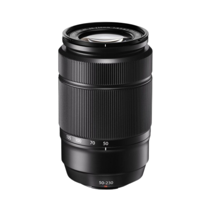 <p>El Fujifilm XC 50-230mm F4.5-6.7 OIS II ofrece una versatilidad excepcional respecto al modelo previo, con un rango de zoom extensivo que garantiza un rendimiento &oacute;ptico sobresaliente. 📡 Su estabilizaci&oacute;n de imagen &oacute;ptica minimiza vibraciones y evita empa&ntilde;amientos incluso en tomas a largas distancias o en condiciones de baja luminosidad, asegurando resultados n&iacute;tidos y profesionales.</p><p>Este potente objetivo de zoom cubre un rango de 50-230mm, equivalente a 76-350mm en formato de 35mm, ofreciendo excelentes propiedades &oacute;pticas. Gracias a su elemento de vidrio asf&eacute;rico y otro de extra baja dispersi&oacute;n, pr&aacute;cticamente elimina las aberraciones crom&aacute;ticas. Su construcci&oacute;n &oacute;ptica se compone de 13 elementos distribuidos en 10 grupos, optimizados para una calidad de imagen superior.</p><p>El XC 50-230mm F4.5-6.7 OIS II incorpora un motor escalado de alta precisi&oacute;n que proporciona un autoenfoque r&aacute;pido y silencioso, ideal para capturar sujetos en movimiento y grabar v&iacute;deos con fluidez. Su dise&ntilde;o renovado reduce distorsiones y aberraciones crom&aacute;ticas en todo el rango de zoom, ofreciendo colores m&aacute;s precisos y resultados m&aacute;s brillantes. Es totalmente adecuado para c&aacute;maras Fujifilm de formato APS-C.</p><p>⭐ Caracter&iacute;sticas de Fujifilm XC 50-230mm F4.5-6.7 OIS II Negro.</p><ul><li>🔭 Rango de zoom largo equivalente a 76-350mm en 35mm.</li><li>📡 Estabilizaci&oacute;n de imagen con eficacia de hasta 3.5 pasos.</li><li>🔗 Compatibilidad total con c&aacute;maras Fujifilm de Montura X.</li><li>⚙️ Modo Macro para capturas detalladas.</li><li>📐 Construcci&oacute;n &oacute;ptica de 13 elementos en 10 grupos.</li><li>⚙️ Apertura m&aacute;xima F4.5 - 6.7.</li><li>📐 Diafragma redondeado de siete hojas para un bokeh suave.</li><li>🔭 Elemento asf&eacute;rico y otro de extra baja dispersi&oacute;n para minimizar aberraciones.</li><li>📐 Tama&ntilde;o de filtro de 58mm.</li><li>⚙️ Motor escalado de alta precisi&oacute;n con autoenfoque veloz y mecanismo de zoom silencioso.</li></ul>