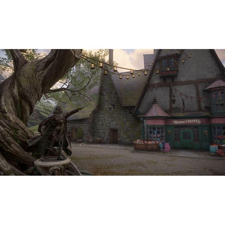 Hogwarts Legacy es un inmersivo juego RPG de acci&oacute;n y mundo abierto ambientado en el universo descrito por primera vez en los libros de Harry Potter.

Emb&aacute;rcate en un viaje que te llevar&aacute; a lugares nuevos y ya conocidos, y en el que podr&aacute;s descubrir animales fant&aacute;sticos, personalizar a tu personaje, elaborar pociones, dominar hechizos, mejorar tus habilidades y convertirte en la bruja o el mago que quieras ser.

Disfruta de Hogwarts en el siglo XIX. Tu personaje es un estudiante que tiene la clave de un antiguo secreto que amenaza la estabilidad del mundo m&aacute;gico. Descubre la experiencia de vivir en Hogwarts, conseguir aliados, enfrentarte a magos tenebrosos y decidir el destino del mundo m&aacute;gico. T&uacute; defines tu legado. Escribe tu propia historia.

Un Hogwarts diferente

Ambientado en una &eacute;poca anterior a las historias originales de Harry Potter; los jugadores vivir&aacute;n el mundo m&aacute;gico como estudiantesde quinto a&ntilde;o en una era inexplorada para revelar una verdad oculta de su pasado.

Controla la aventura

Los jugadores pueden tomar el control de la acci&oacute;n y convertirse en el eje de su propia aventura. La habilidad de sus personajes crecer&aacute; a medida que dominan poderosos hechizos, preparan pociones y recolectan plantas m&aacute;gicas para enfrentarse a enemigos letales.

Exploraci&oacute;n y descubrimiento

Este juego de mundo abierto no solo llevar&aacute; a los jugadores al castillo de Hogwarts, sino tambi&eacute;n a lugares tanto conocidos como nuevos del universo m&aacute;gico para recorrerlos libremente, entre los que se encuentran Hogsmeade, el Bosque Prohibido y las zonas circundantes.

Puedes ser una bruja o un mago

Los jugadores pueden personalizar su personaje mediante una granvariedad de opciones al inicio de su aventura. A medida que progresen, forjar&aacute;n relaciones y dominar&aacute;n habilidades para convertirse en la bruja o el mago que deseen ser.

Magia inmersiva

El juego est&aacute; repleto de acci&oacute;n y magia, donde los jugadores pueden lanzar hechizos, preparar pociones, volar en escobas, domar y montar a lomos de bestias m&aacute;gicas, y luchar contra trolls, magos oscuros, duendes y muchos seres m&aacute;s.