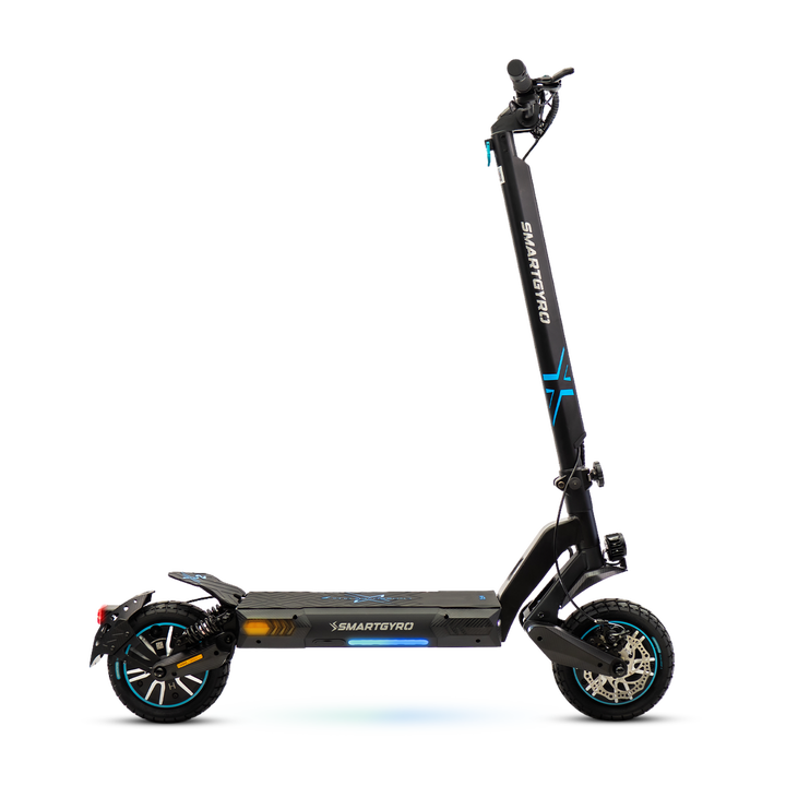 Patinete el&eacute;ctrico certificado con una potencia m&aacute;xima de 2800W con 2 motores de 500W 48V, bater&iacute;a de litio de 18.000 mAh con hasta 60 km de autonom&iacute;a, ruedas de 10" neum&aacute;ticas tubeless, suspensi&oacute;n delantera y trasera, triple frenada, intermitentes y APP compatible Smart Core