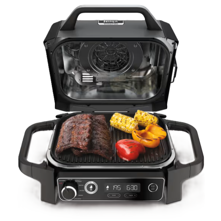 Descubre una nueva forma de cocinar al aire libre con la Barbacoael&eacute;ctrica de exterior y freidora de aire Ninja Woodfire. Cocinar en modo Barbacoa, modo Ahumador, modo Freidora de aire exterior y mucho m&aacute;s con un aut&eacute;ntico sabor a le&ntilde;a 100&nbsp;% natural.