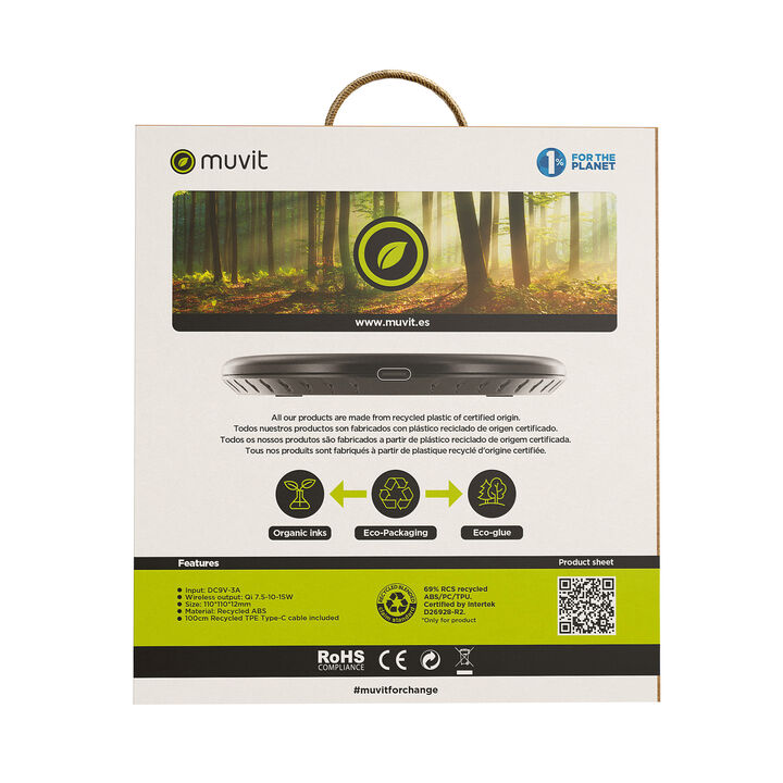 Como parte de la gama de carga ecol&oacute;gica de muvit for change, te presentamos la nueva base cargadora inal&aacute;mbrica Qi. Esta base de carga r&aacute;pida con chip adaptativo 7.5W-10W-15W, permite cargar tu dispositivo sin cables gracias a la tecnolog&iacute;a de inducci&oacute;n magn&eacute;tica, conectando la base a la red el&eacute;ctrica. A parte de la funcionalidad y practicidad, hemos cuidado los detalles de dise&ntilde;o y sostenibilidad del producto, dando como resultado una base fabricada en pl&aacute;stico reciclado de origen certificado.