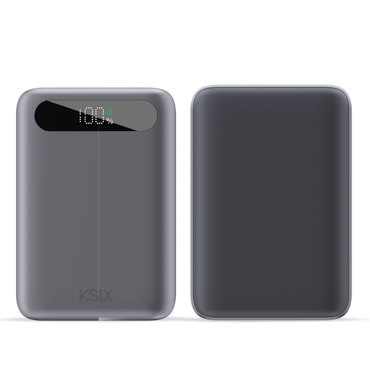 La power bank KSIX de 20.000 mAh es la soluci&oacute;n ideal para mantener tus dispositivos cargados durante todo el d&iacute;a. Con una potencia de salida de hasta 22,5 W y tecnolog&iacute;a Power Delivery, garantiza una carga r&aacute;pida y eficiente para smartphones, tablets, auriculares y m&aacute;s. Su dise&ntilde;o compacto, su cable convertible en lazo y su pantalla LED integrada hacen que sea f&aacute;cil de usar y perfecta para llevar a cualquier lugar