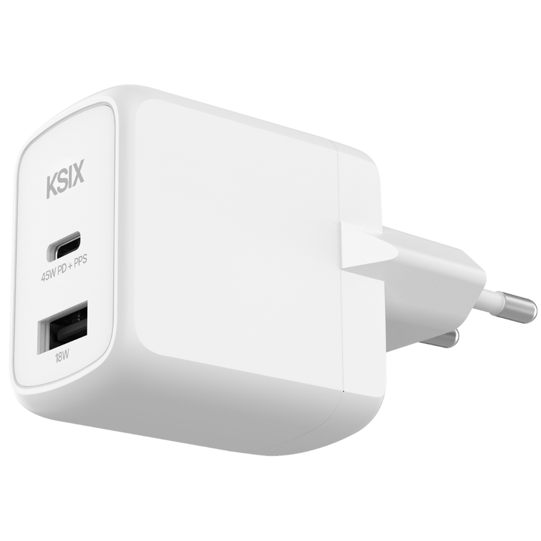 M&aacute;s potencia, m&aacute;s velocidad y m&aacute;s eficiencia. El cargador KSIX de 45W es la soluci&oacute;n definitiva para una carga r&aacute;pida, inteligente y segura. Gracias a sus tecnolog&iacute;as Power Delivery 3.0 (PD), PPS y GaN, podr&aacute;s cargar smartphones, tablets, ordenadores port&aacute;tiles y m&aacute;s en menos tiempo y sin sobrecalentamientos. Su dise&ntilde;o compacto y materiales reciclados certificados (GRS) lo convierten en un accesorio sostenible e imprescindible.