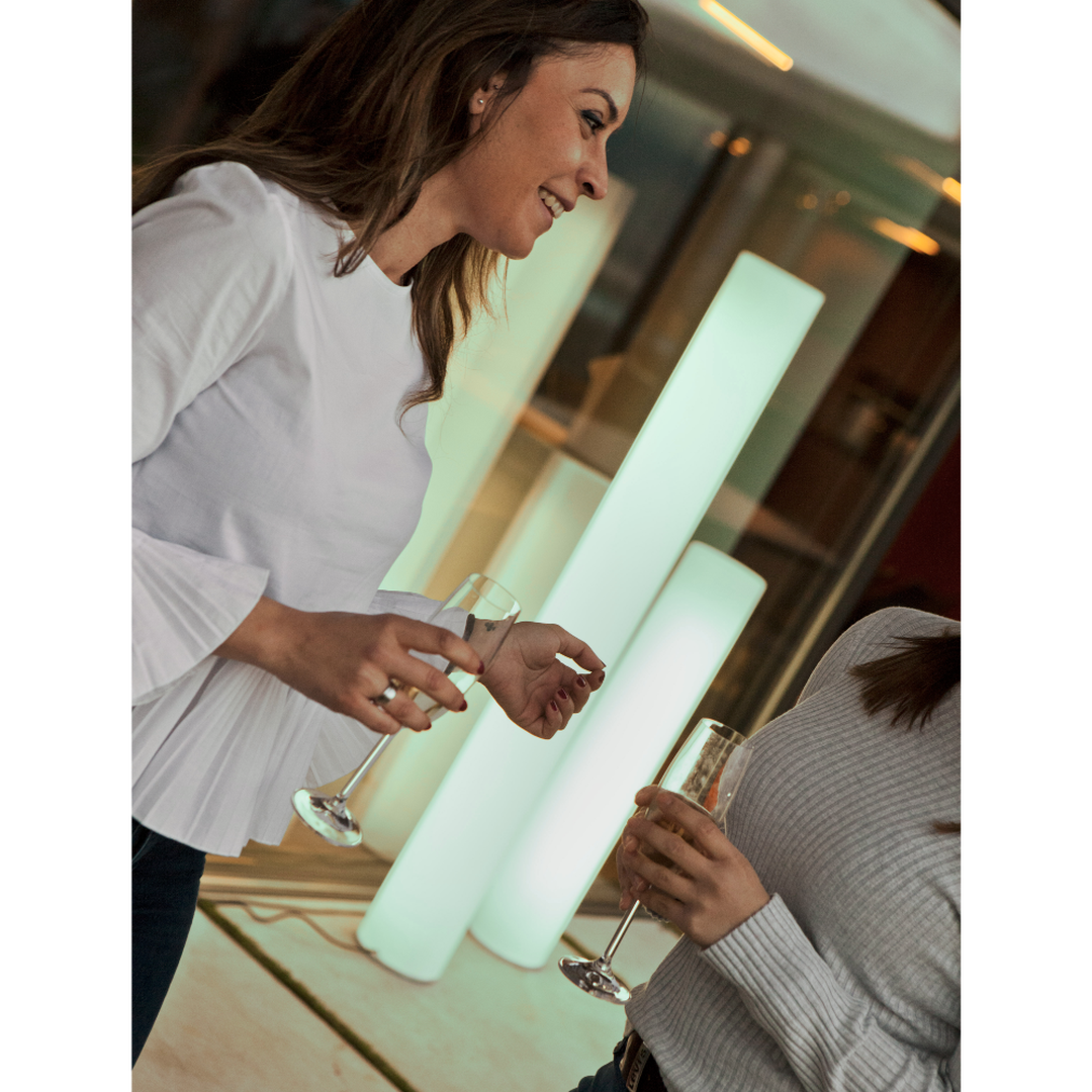 L&aacute;mpara pie Fity 100 Bater&iacute;a Luz RGB + fr&iacute;a