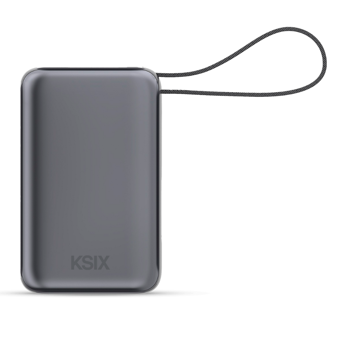 La power bank KSIX de 30.000 mAh es la solución definitiva para quienes necesitan una carga rápida y fiable en todo momento. Con una potencia de salida de hasta 65W y compatibilidad con la tecnología de carga rápida Power Delivery 3.0, es capaz de cargar dispositivos de alto rendimiento, incluidos portátiles, smartphones, tablets y más. Su diseño incorpora un cable USB-C integrado, eliminando la necesidad de cables adicionales para una carga más cómoda. La power bank KSIX de 30.000 mAh es la solución definitiva para quienes necesitan una carga rápida y fiable en todo momento. Con una potencia de salida de hasta 65W y compatibilidad con la tecnología de carga rápida Power Delivery 3.0, es capaz de cargar dispositivos de alto rendimiento, incluidos portátiles, smartphones, tablets y más. Su diseño incorpora un cable USB-C integrado, eliminando la necesidad de cables adicionales para una carga más cómoda.