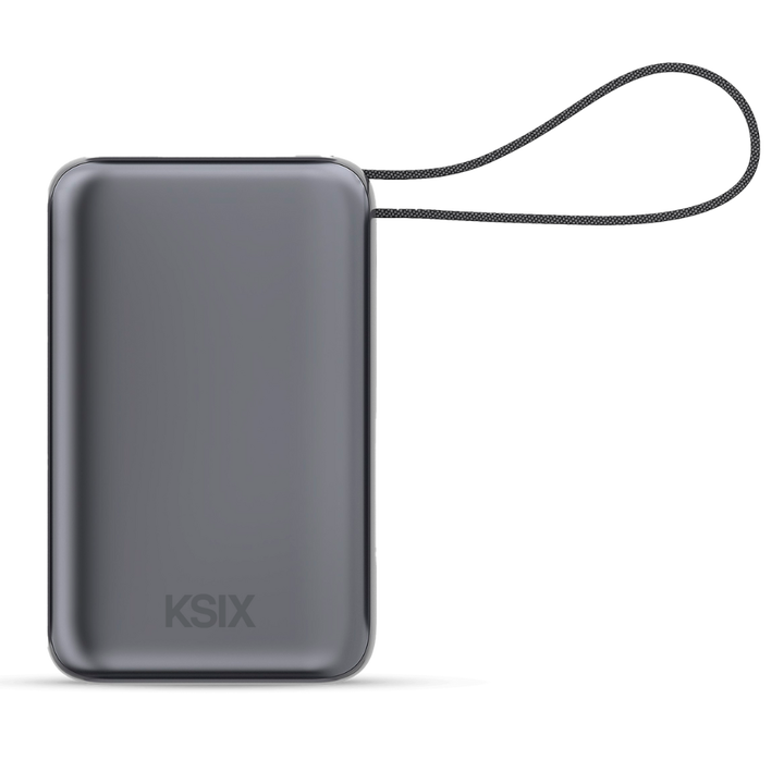 La power bank KSIX de 30.000 mAh es la solución definitiva para quienes necesitan una carga rápida y fiable en todo momento. Con una potencia de salida de hasta 65W y compatibilidad con la tecnología de carga rápida Power Delivery 3.0, es capaz de cargar dispositivos de alto rendimiento, incluidos portátiles, smartphones, tablets y más. Su diseño incorpora un cable USB-C integrado, eliminando la necesidad de cables adicionales para una carga más cómoda. La power bank KSIX de 30.000 mAh es la solución definitiva para quienes necesitan una carga rápida y fiable en todo momento. Con una potencia de salida de hasta 65W y compatibilidad con la tecnología de carga rápida Power Delivery 3.0, es capaz de cargar dispositivos de alto rendimiento, incluidos portátiles, smartphones, tablets y más. Su diseño incorpora un cable USB-C integrado, eliminando la necesidad de cables adicionales para una carga más cómoda.