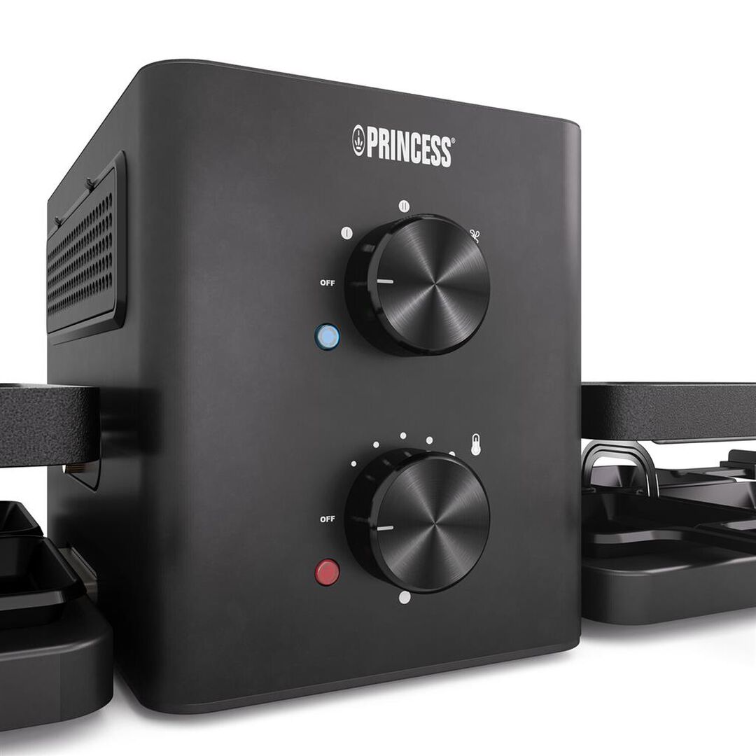¿Disfrutando de una comida acogedora sin olores gourmet persistentes? Puedes hacerlo con la nueva Princess 162660 Raclette Purify, equipada con un sistema de purificación de aire integrado. ¡Esta innovadora raclette es la primera de su tipo con un sistema de filtración de aire integrado, lo que te permite disfrutar de una velada de cocina gourmet sin olores indeseados en tu hogar! Con espacio para 8 personas y partes convenientes y desmontables, la Raclette Purify es ideal para grupos grandes, y su almacenamiento no ocupará mucho espacio.