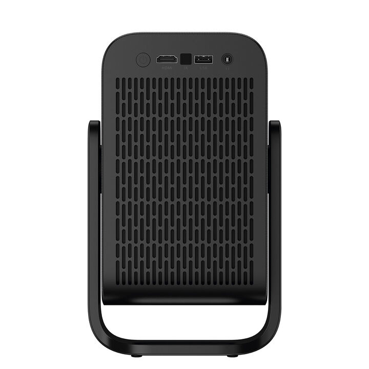 Transforma cualquier espacio en tu cine personal con el TCL Projector C1. Disfruta de una experiencia audiovisual excepcional gracias a su pantalla de 1080P FHD, 230 ISO lúmenes y una relación de contraste de 1500:1, que proyecta imágenes nítidas y vibrantes en tamaños de 40” a 120”. Compatible con contenido 4K, este proyector lleva tu entretenimiento al siguiente nivel, ofreciendo claridad y detalle impresionantes.

Con Google TV y certificación Netflix, accede a más de 10,000 aplicaciones de películas, series y contenido interactivo, incluyendo Amazon Prime Video, YouTube, Disney+ y mucho más. Su procesador MediaTek Quad-Core, 2GB de RAM y 16GB de almacenamiento aseguran un rendimiento fluido y rápido.

El TCL Projector C1 está diseñado para ser portátil y versátil. Su gimbal y asa integrada permiten ajustar el ángulo de proyección fácilmente, mientras que la tecnología inteligente incluye Auto Focus, Auto Keystone, Auto Screen-Fit y detección de obstáculos, adaptando automáticamente la imagen a cualquier entorno en segundos.

Disfruta de un sonido envolvente con altavoz de 8W y Dolby Audio, mientras proyectas tus películas favoritas con calidad de cine. Compatible con Chromecast y Airplay, conecta tu smartphone o tablet de manera sencilla. Con interfaz HDMI 2.1, USB 2.0, audio de 3.5mm, Wi-Fi dual 2.4/5G y Bluetooth 5.1, la conectividad nunca será un problema.

Diseñado para durar, su LED tiene una vida útil de 10,000 horas y funciona silenciosamente con menos de 30 dB de ruido a 1 metro, consumiendo solo 65W. Compacto, elegante y potente, el TCL Projector C1 es la elección perfecta para quienes buscan entretenimiento de alta calidad en cualquier espacio.

Incluye: cable de alimentación, control remoto con pilas y manual de usuario.