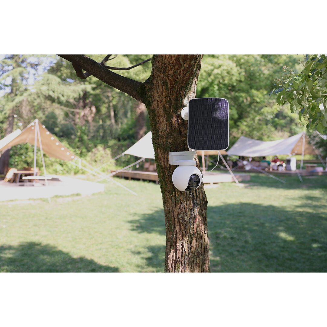 Cámara panorámica e inclinable 4G con batería
Protección móvil y fiable a 360º
Ahora es más fácil que nunca garantizar la seguridad en los lugares que más le importan. La nueva cámara de EZVIZ supera las limitaciones de instalación ocasionadas por las redes o la electricidad. La EB8 4G funciona con baterías, sin cuerdas ni cables. Funciona con redes 4G LTE en exteriores, donde puede no haber Wi-Fi disponible. También incorpora funciones clave de los conocidos predecesores de panorámica e inclinación para exteriores de EZVIZ para ofrecer una protección inteligente y fiable las 24 horas del día, los 7 días de la semana.
 Conectividad 4G1
 Visualización de ubicación GPS del dispositivo2
 Resolución de 2K
 Visión panorámica
 Batería de gran capacidad (10.400 mAh)3
 Detección Inteligente de Movimiento de Personas