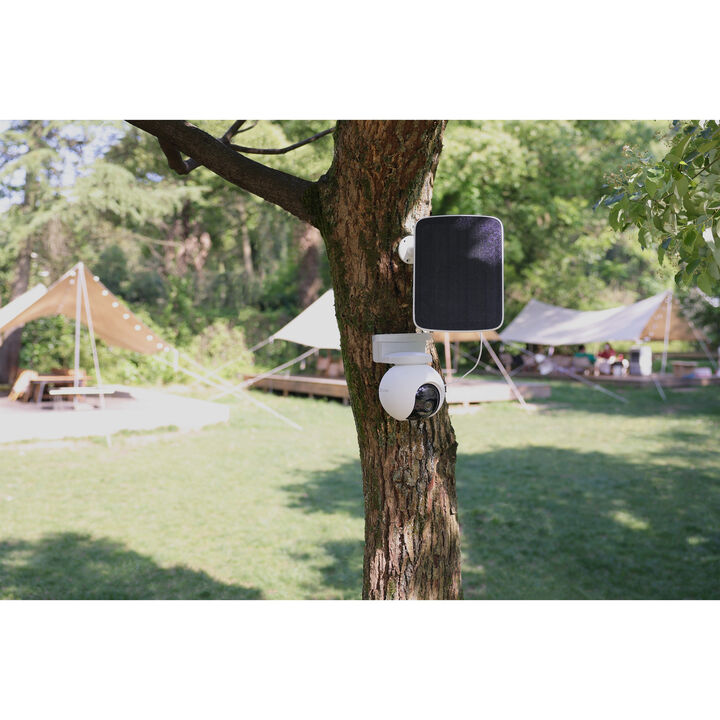 Cámara panorámica e inclinable 4G con batería
Protección móvil y fiable a 360º
Ahora es más fácil que nunca garantizar la seguridad en los lugares que más le importan. La nueva cámara de EZVIZ supera las limitaciones de instalación ocasionadas por las redes o la electricidad. La EB8 4G funciona con baterías, sin cuerdas ni cables. Funciona con redes 4G LTE en exteriores, donde puede no haber Wi-Fi disponible. También incorpora funciones clave de los conocidos predecesores de panorámica e inclinación para exteriores de EZVIZ para ofrecer una protección inteligente y fiable las 24 horas del día, los 7 días de la semana.
 Conectividad 4G1
 Visualización de ubicación GPS del dispositivo2
 Resolución de 2K
 Visión panorámica
 Batería de gran capacidad (10.400 mAh)3
 Detección Inteligente de Movimiento de Personas