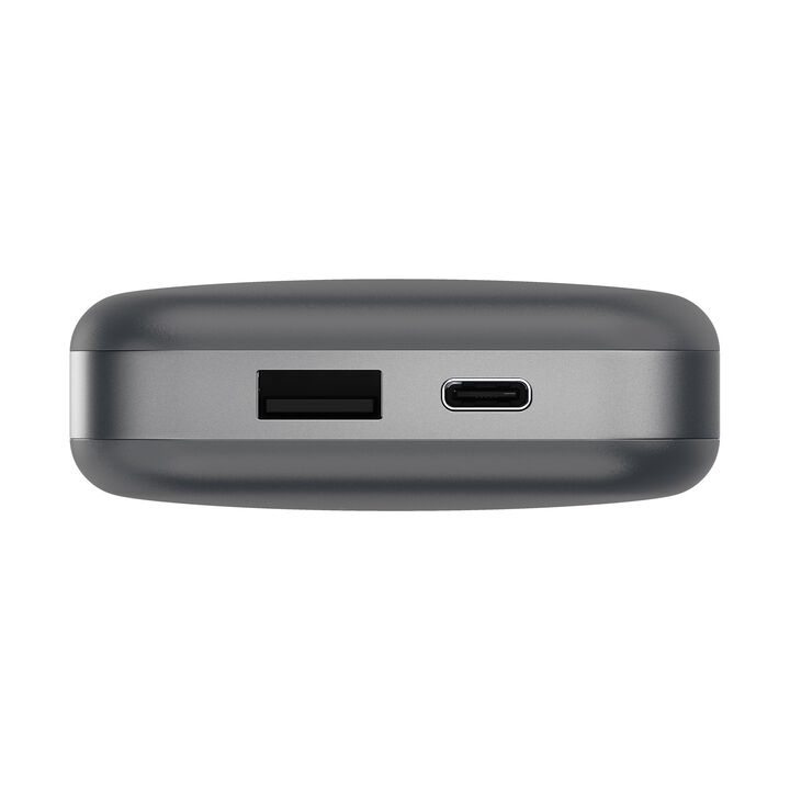 Powerbank 10000 mAh
Batería recargable de bolsillo
Mantén tus dispositivos cargados y tu estilo a punto. El Powerbank de 10000 mAh es lo suficientemente delgada como para caber en cualquier bolsillo, proporcionando la máxima potencia para cuando estás en movimiento. Carga tu teléfono hasta 3 veces y disfruta de velocidades de carga 2,5 veces más rápidas con Power Delivery de 20 W.
 Carga ultrarrápida con Power Delivery de 20 W
 Carga hasta el 50 % en 30 minutos
 Aprobado por aerolíneas
 Carga tu teléfono hasta 3 veces