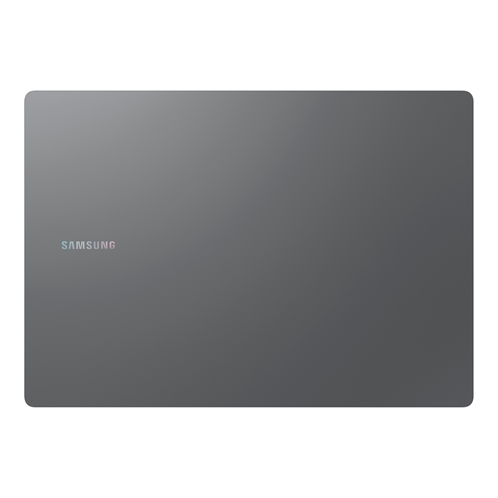 Samsung Galaxy Book5 Pro Copilot + PC Intel Core Ultra 5 226V Port&aacute;til 35,6 cm (14") Pantalla t&aacute;ctil WQXGA+ 16 GB LPDDR5x-SDRAM 512 GB SSD Wi-Fi 7 (802.11be) Windows 11 Pro Espa&ntilde;ol Gris: Un potente procesador que impulsa los PCs con IA de nueva generaci&oacute;n.
Experimenta un nuevo nivel de rendimiento de IA transformadora en Galaxy Book5 Pro 14" con el procesador ultrarr&aacute;pido Intel&reg; Core&trade; Ultra (Serie 2), gr&aacute;ficas mejoradas y una NPU avanzada capaz de ejecutar hasta 47 TOPS. Aprovecha toda esa potencia para arrasar con grandes cargas de trabajo, renderizar modelos 3D complejos y completar f&aacute;cilmente tareas intensivas de inteligencia artificial a una velocidad incre&iacute;ble. Mantente conectado con una bater&iacute;a de larga duraci&oacute;n. Ampl&iacute;a tu experiencia con cuatro altavoces. Mejora tu experiencia visual con el sonido rico y profundo del sistema de cuatro altavoces de Galaxy Book5 Pro 14". Touchpad m&aacute;s inteligente. Puertos sin dongle. Con&eacute;ctate, y qu&eacute;date conectado: Wi-Fi 7 es hasta 4,8 veces m&aacute;s r&aacute;pido que Wi-Fi 6, lo que te permite conectarte de forma fiable a una velocidad de v&eacute;rtigo. Empareja y gestiona dispositivos Galaxy sin problemas. Almacenamiento Compartido. Explora archivos en todos los dispositivos. Con Almacenamiento Compartido, disfruta de la libertad de utilizar el espacio de almacenamiento de tu tel&eacute;fono y tu PC como si fueran uno solo. Ent&eacute;rate de todo en las videoconferencias con Live Captions. La IA detecta autom&aacute;ticamente el habla en reuniones y secuencias de v&iacute;deo y la convierte en subt&iacute;tulos en ingl&eacute;s en tiempo real, lo que te ayuda a mantenerte informado. Dynamic AMOLED 2X. Las im&aacute;genes cobran vida. Compartir archivos pesados entre dispositivos Samsung Galaxy es f&aacute;cil con Quick Share. Con Multi Control, podr&aacute;s realizar varias tareas a la vez en los dispositivos Samsung utilizando el teclado de tu PC con un rat&oacute;n.