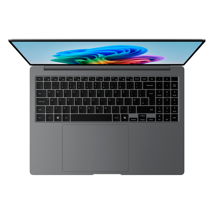 Samsung Galaxy Book5 Pro Copilot + PC Intel Core Ultra 5 226V Port&aacute;til 35,6 cm (14") Pantalla t&aacute;ctil WQXGA+ 16 GB LPDDR5x-SDRAM 512 GB SSD Wi-Fi 7 (802.11be) Windows 11 Pro Espa&ntilde;ol Gris: Un potente procesador que impulsa los PCs con IA de nueva generaci&oacute;n.
Experimenta un nuevo nivel de rendimiento de IA transformadora en Galaxy Book5 Pro 14" con el procesador ultrarr&aacute;pido Intel&reg; Core&trade; Ultra (Serie 2), gr&aacute;ficas mejoradas y una NPU avanzada capaz de ejecutar hasta 47 TOPS. Aprovecha toda esa potencia para arrasar con grandes cargas de trabajo, renderizar modelos 3D complejos y completar f&aacute;cilmente tareas intensivas de inteligencia artificial a una velocidad incre&iacute;ble. Mantente conectado con una bater&iacute;a de larga duraci&oacute;n. Ampl&iacute;a tu experiencia con cuatro altavoces. Mejora tu experiencia visual con el sonido rico y profundo del sistema de cuatro altavoces de Galaxy Book5 Pro 14". Touchpad m&aacute;s inteligente. Puertos sin dongle. Con&eacute;ctate, y qu&eacute;date conectado: Wi-Fi 7 es hasta 4,8 veces m&aacute;s r&aacute;pido que Wi-Fi 6, lo que te permite conectarte de forma fiable a una velocidad de v&eacute;rtigo. Empareja y gestiona dispositivos Galaxy sin problemas. Almacenamiento Compartido. Explora archivos en todos los dispositivos. Con Almacenamiento Compartido, disfruta de la libertad de utilizar el espacio de almacenamiento de tu tel&eacute;fono y tu PC como si fueran uno solo. Ent&eacute;rate de todo en las videoconferencias con Live Captions. La IA detecta autom&aacute;ticamente el habla en reuniones y secuencias de v&iacute;deo y la convierte en subt&iacute;tulos en ingl&eacute;s en tiempo real, lo que te ayuda a mantenerte informado. Dynamic AMOLED 2X. Las im&aacute;genes cobran vida. Compartir archivos pesados entre dispositivos Samsung Galaxy es f&aacute;cil con Quick Share. Con Multi Control, podr&aacute;s realizar varias tareas a la vez en los dispositivos Samsung utilizando el teclado de tu PC con un rat&oacute;n.