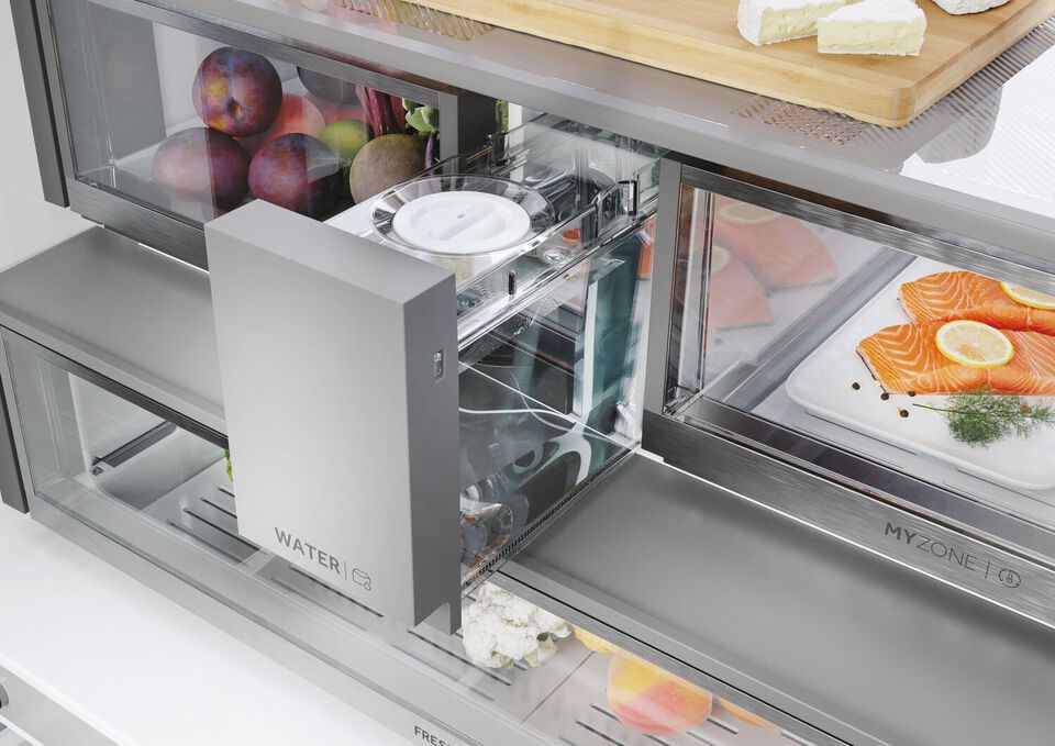 GRAN CAPACIDAD Y TECNOLOG&Iacute;A AVANZADA PARA UNA CONSERVACI&Oacute;N PERFECTA.

Este frigor&iacute;fico multidoor de libre instalaci&oacute;n combina 703 L de espacio total con funcionalidades inteligentes para mantener tus alimentos frescos durante m&aacute;s tiempo. Su dise&ntilde;o pensado para el d&iacute;a a d&iacute;a, junto con su motor Inverter y sistema Total No Frost lateral, ofrece eficiencia, control preciso y comodidad en cada uso.