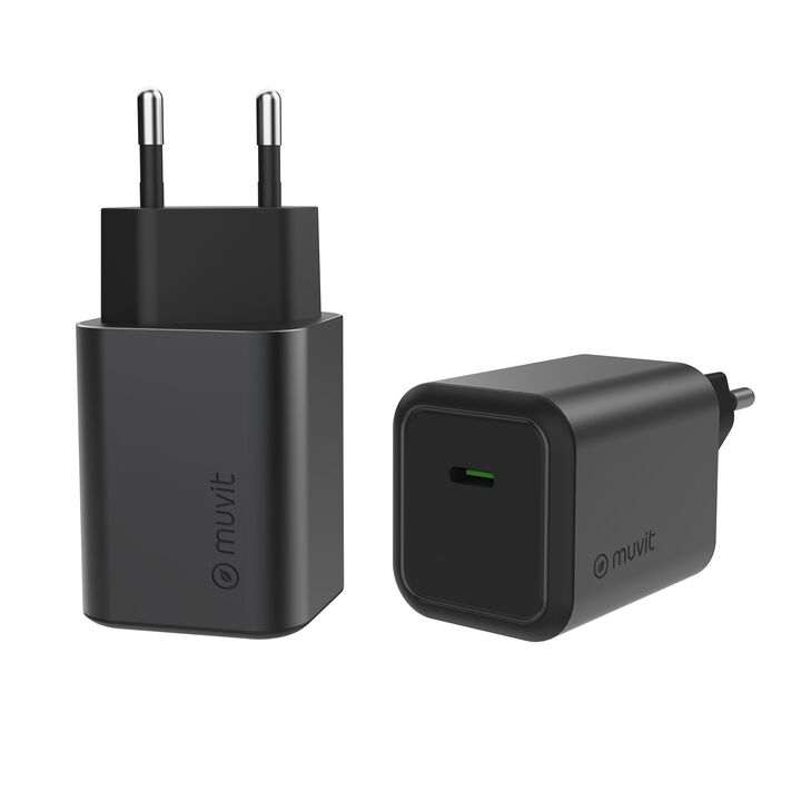 Cargador de pared Tipo C PD 45W, elegante y ultracompacto, perfecto para cargar port&aacute;tiles, tablets y smartphones de forma r&aacute;pida ysegura. Fabricado en aluminio reciclado con dise&ntilde;o premium y embalaje 100%reciclable. Potencia, estilo y sostenibilidad en un solo accesorio.