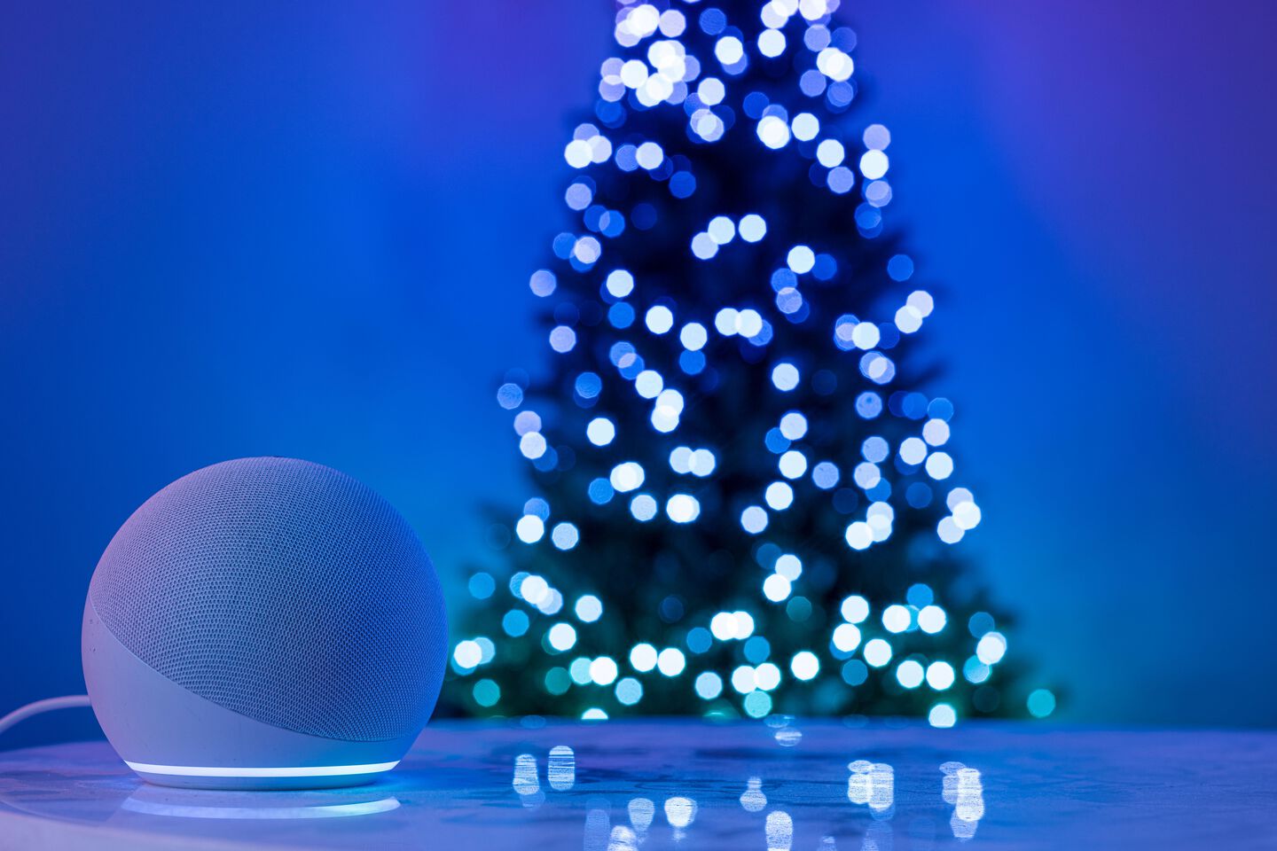 Ilumina tu Navidad como nunca con el Pre-Lit Tree Twinkly. Dise&ntilde;o f&aacute;cil de montar, realista y de alta calidad, disponible en varios tama&ntilde;os, todos con LEDs controlados por app que brillan con m&aacute;s de 16M de colores. 
El dise&ntilde;o premium, plug & play, con tecnolog&iacute;a patentada de mapping desbloquea animaciones personalizables infinitas. Tambi&eacute;n puedes crear las tuyas propias. Solo para interiores.