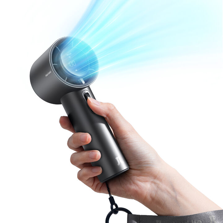 &iexcl;Vence el calor con el Ventilador Port&aacute;til de Alta Potencia JISULIFE FA53 Pro 1S! Este potente y elegante dispositivo combina un dise&ntilde;o moderno y port&aacute;til con una tecnolog&iacute;a de vanguardia para ofrecerte un alivio instant&aacute;neo y duradero. Fabricado con un cuerpo de aleaci&oacute;n de aluminio, es robusto pero ligero, lo que lo hace perfecto para llevarlo contigo a la oficina, de viaje o a tus actividades al aire libre.